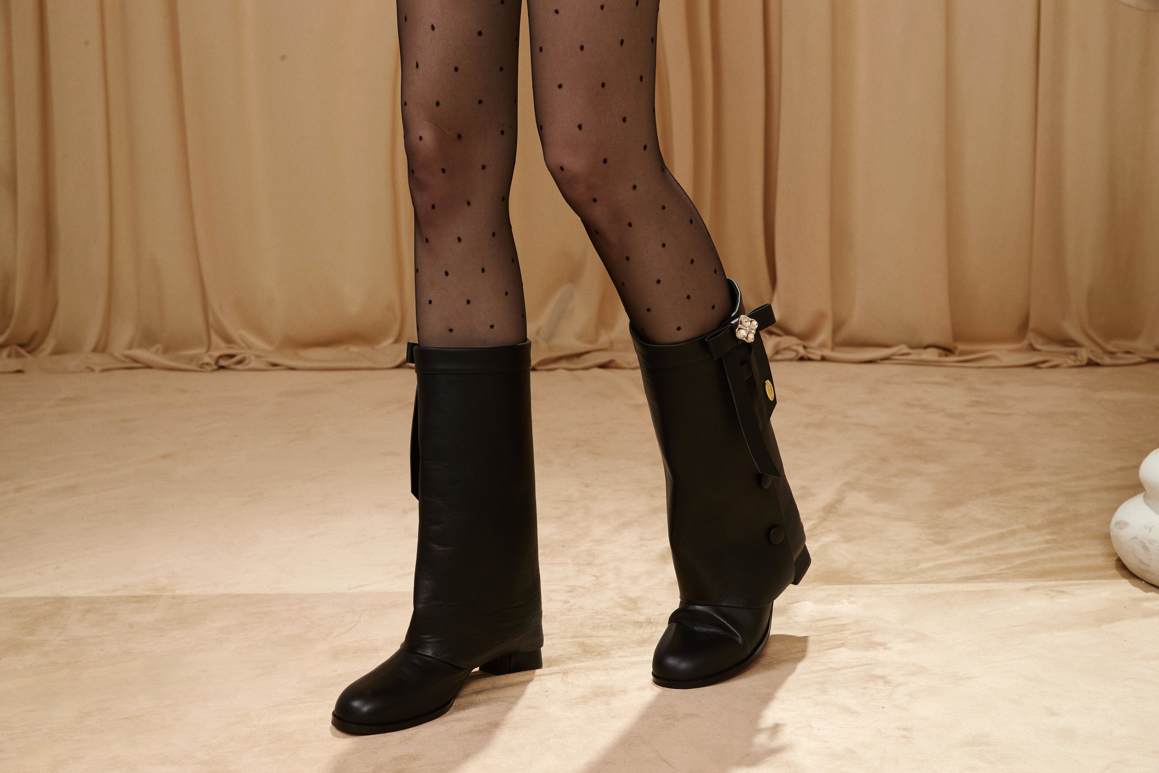 Black Bow Shaft Ankle Boots