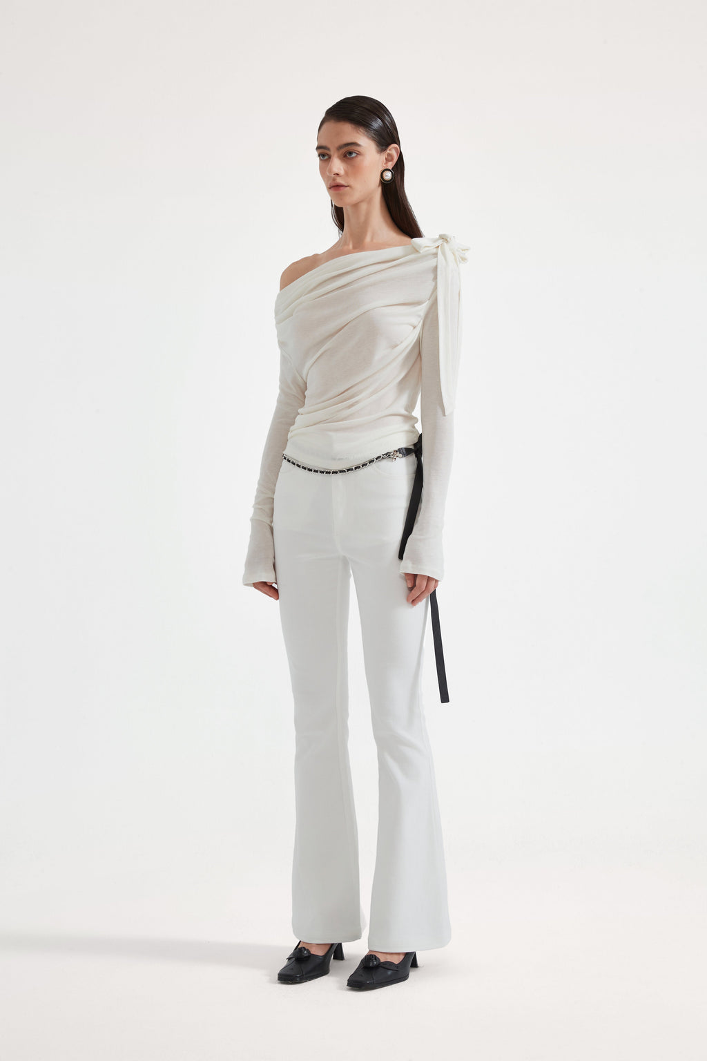 White Off-The-Shoulder Pleated Bow Ribbon Blouse