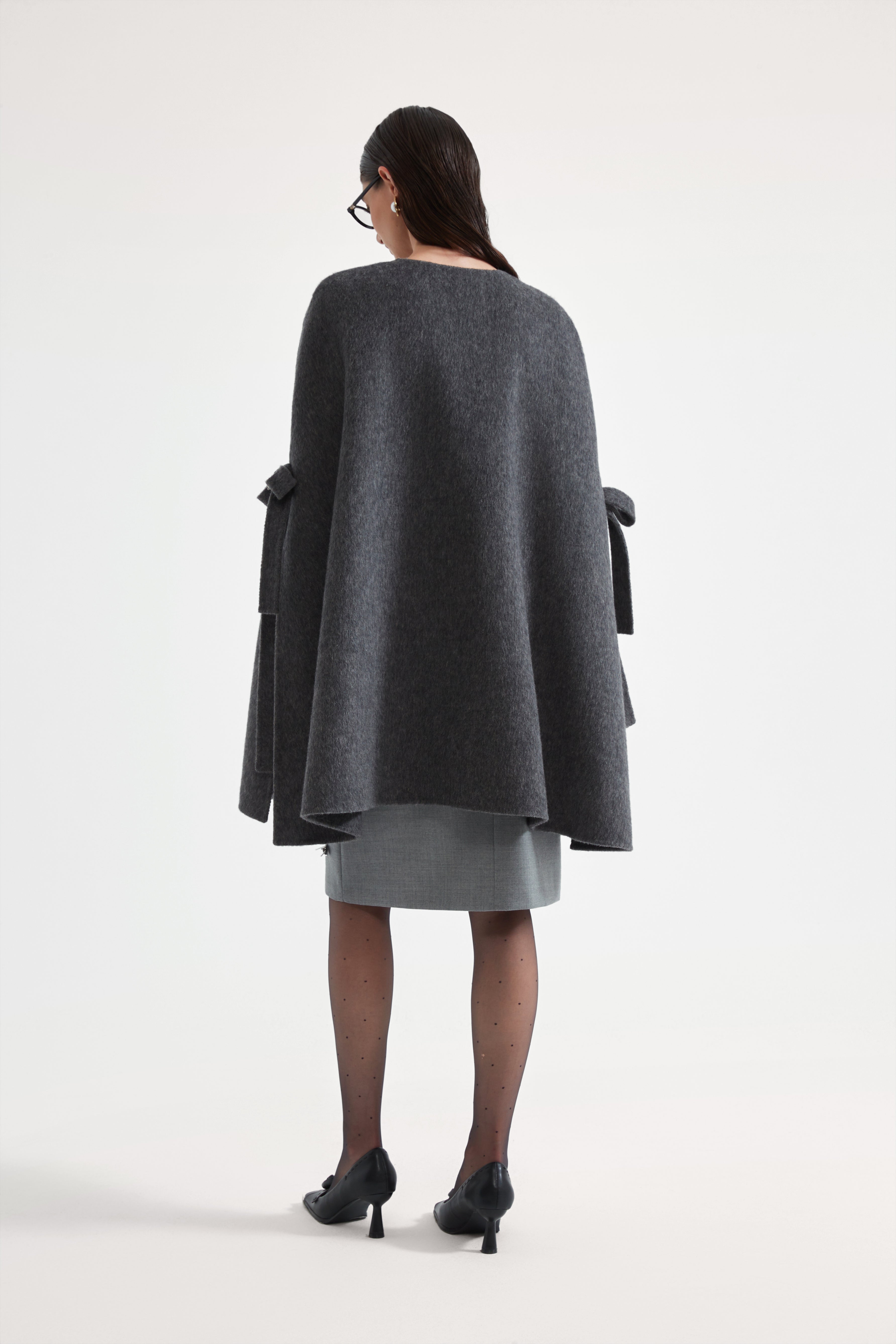 Gray Bow Cape