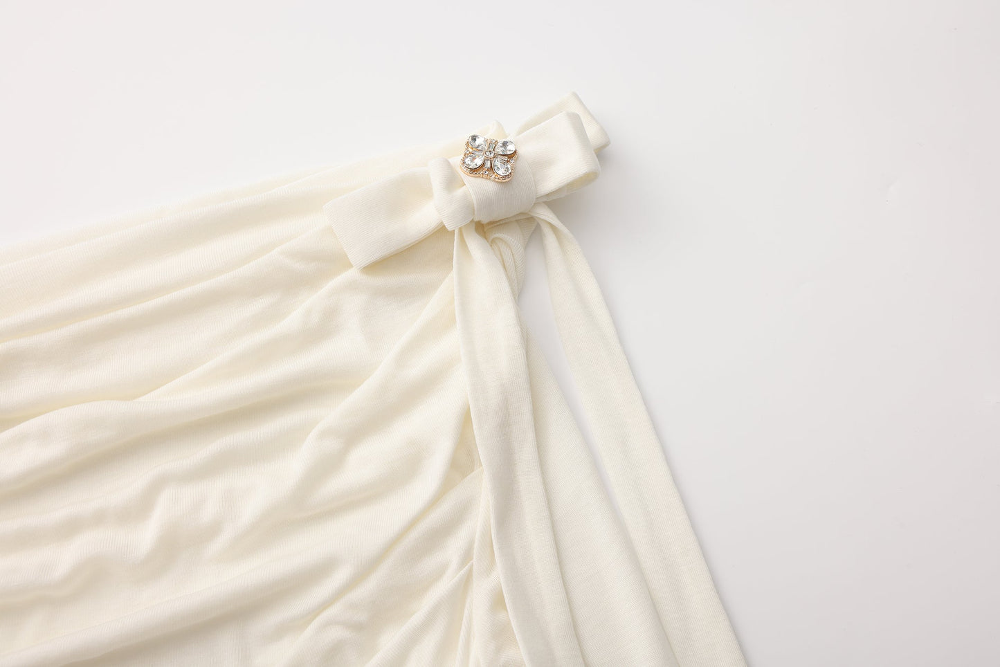 White Off-The-Shoulder Pleated Bow Ribbon Blouse
