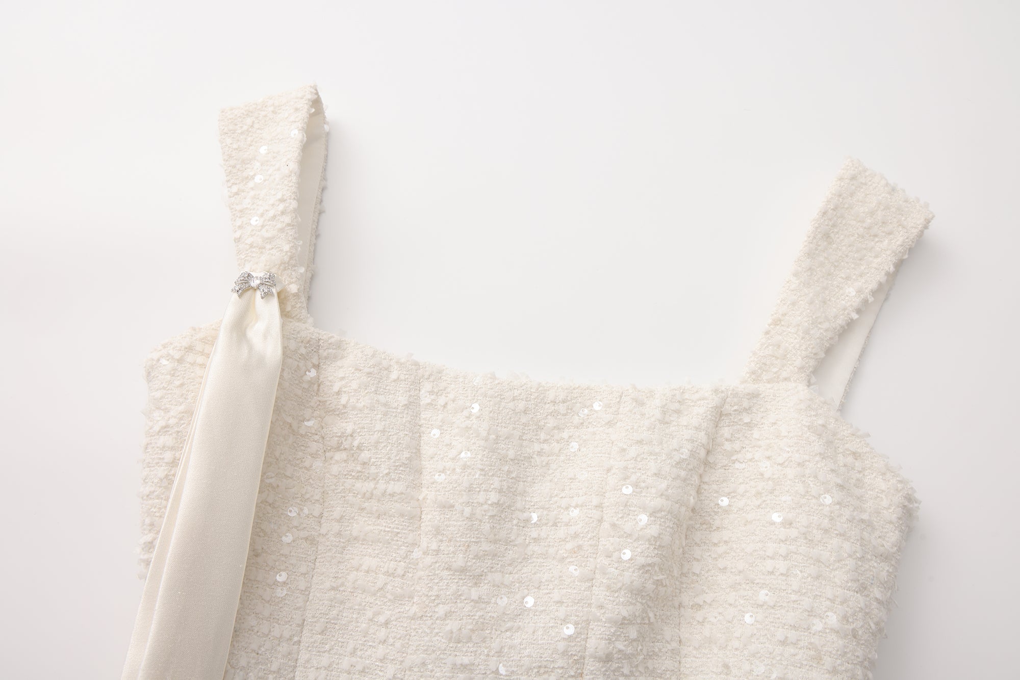 White Bow-Detailed Sleeveless Fitted Top