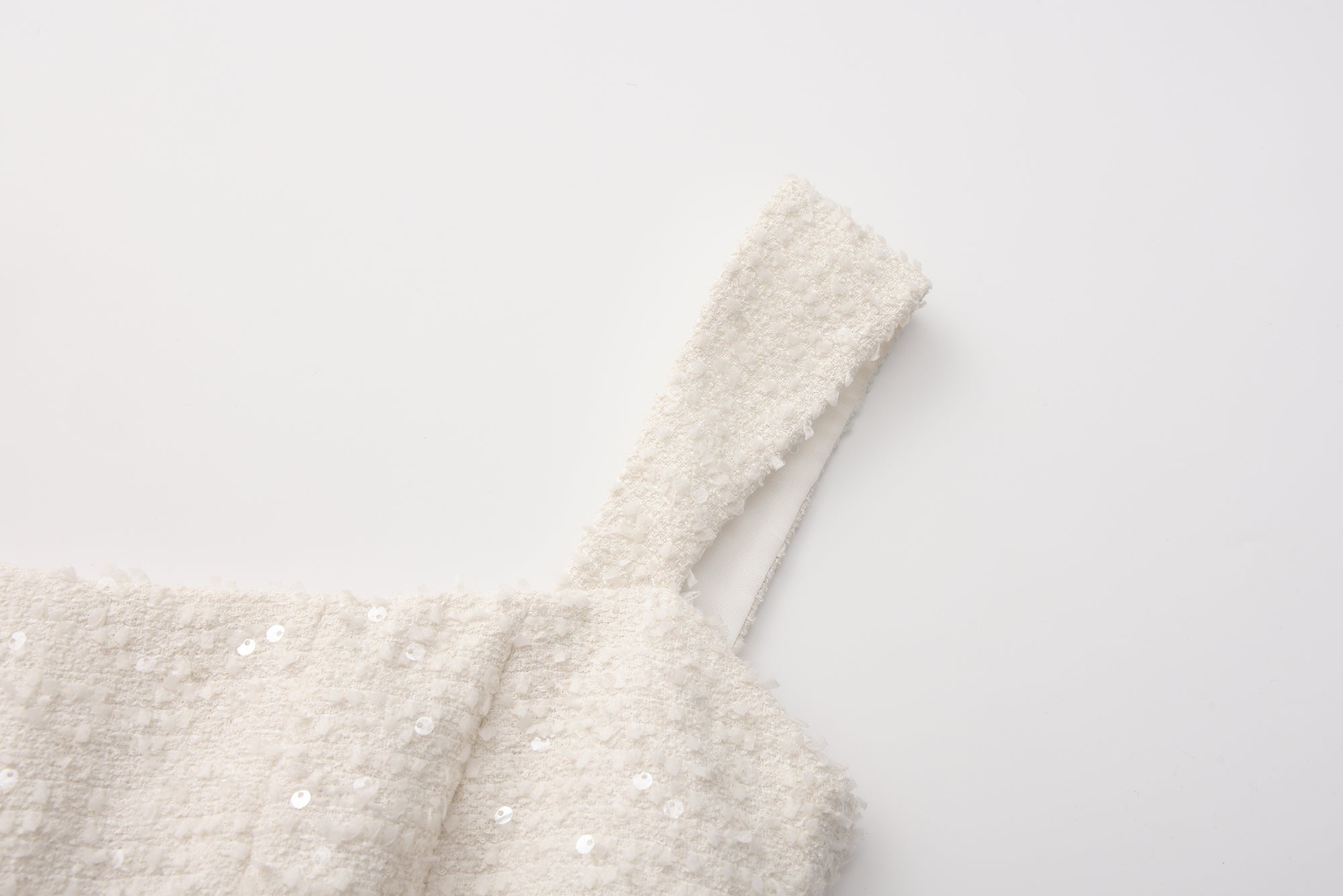 White Bow-Detailed Sleeveless Fitted Top