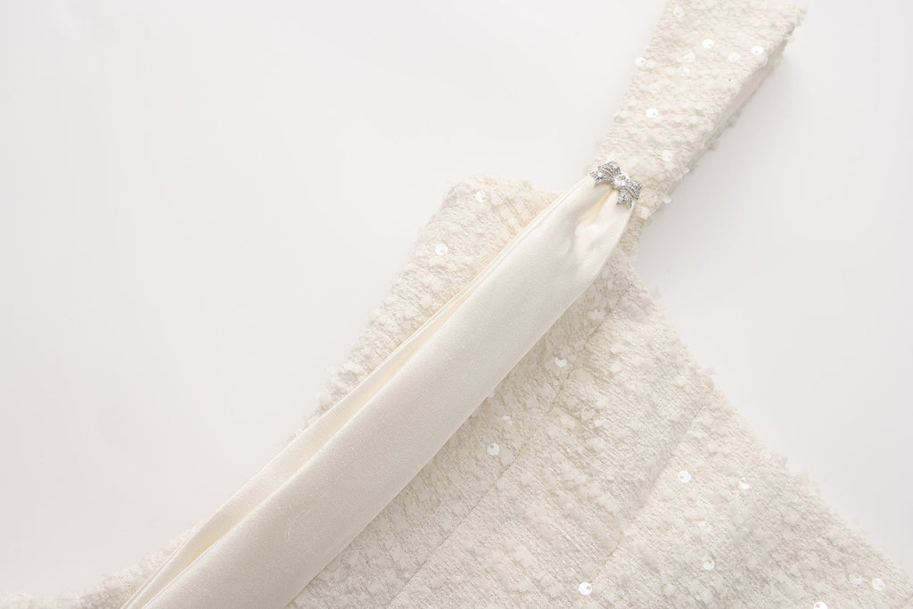 White Bow-Detailed Sleeveless Fitted Top