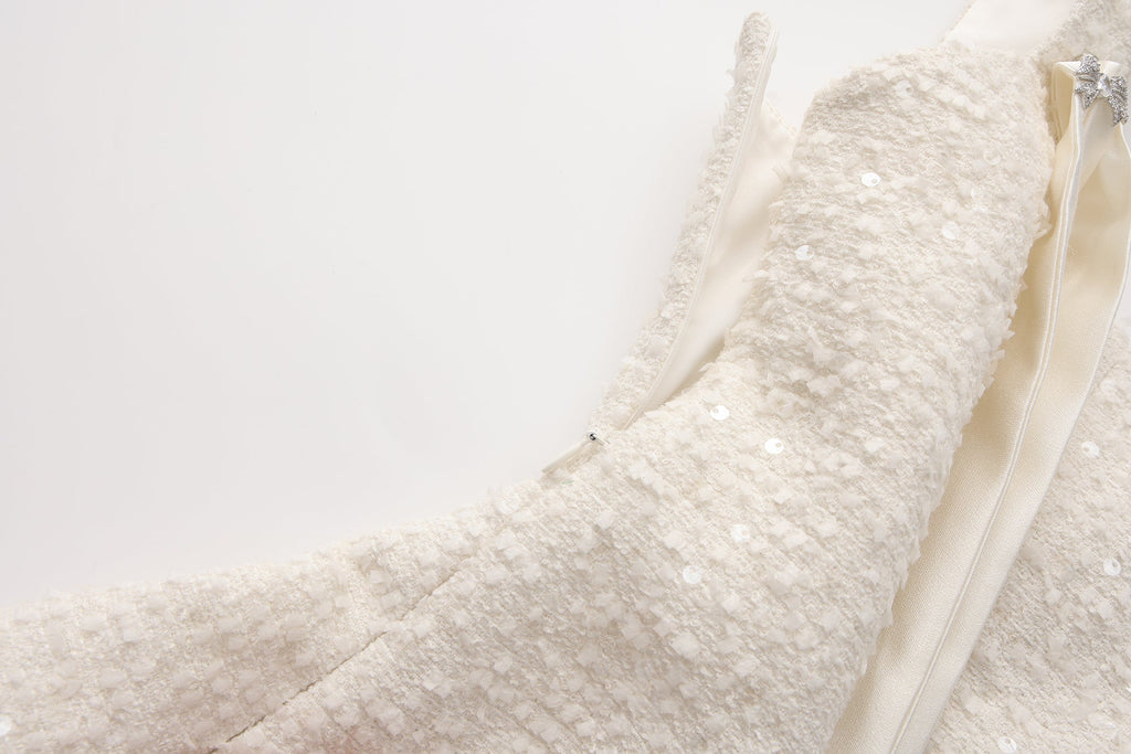 White Bow-Detailed Sleeveless Fitted Top