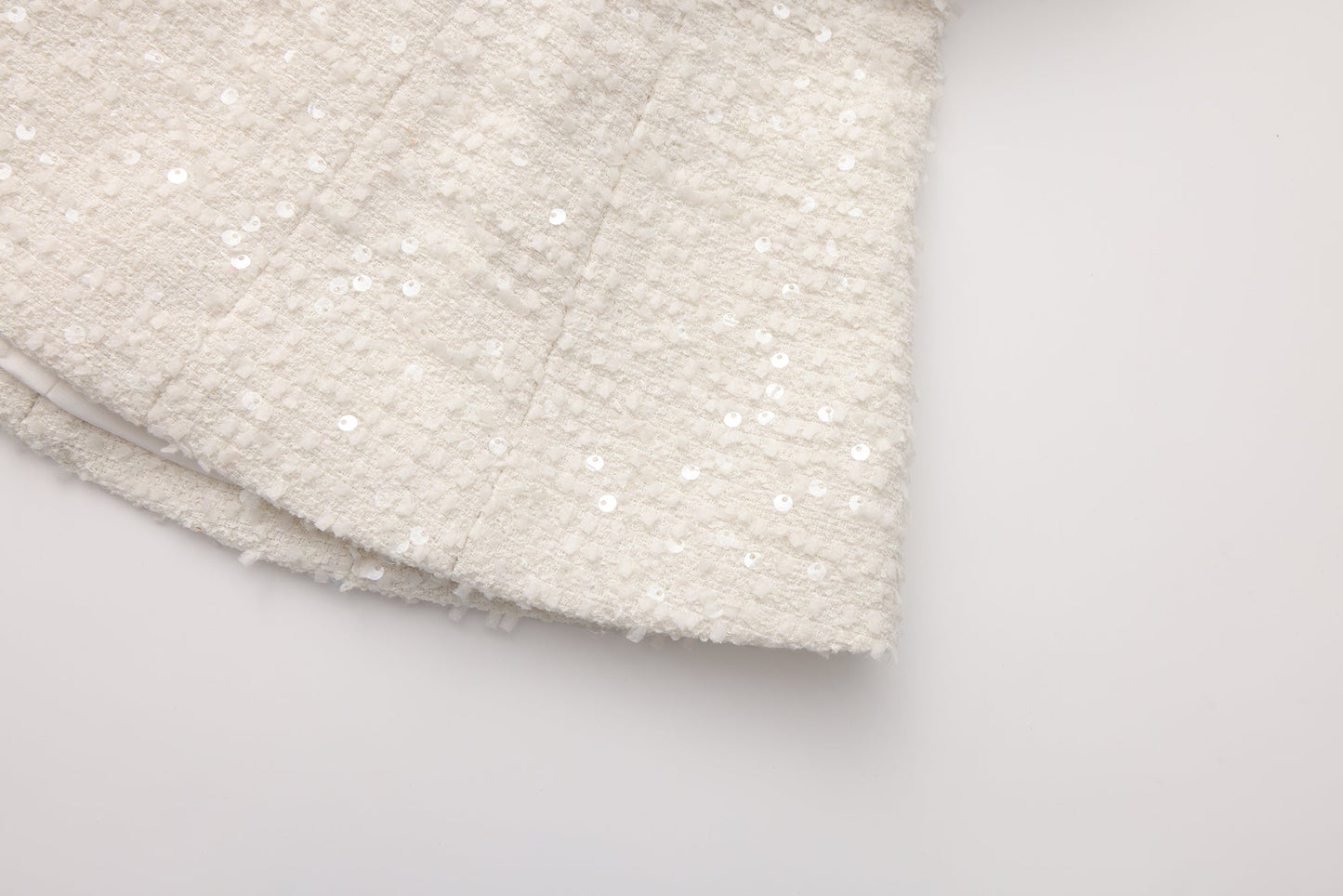 White Bow-Detailed Sleeveless Fitted Top