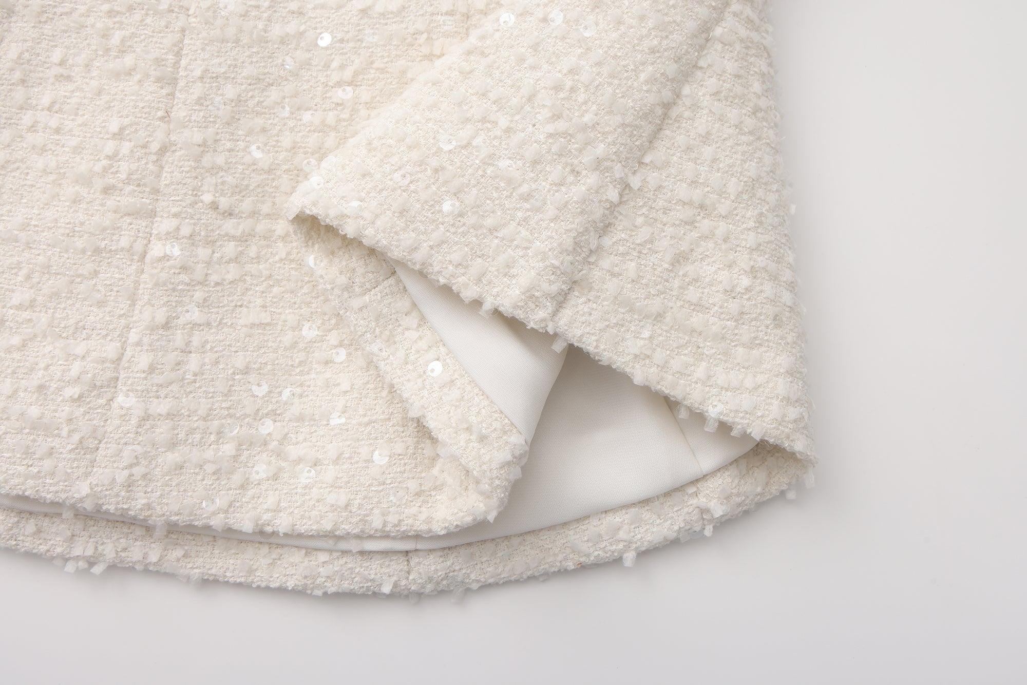 White Bow-Detailed Sleeveless Fitted Top